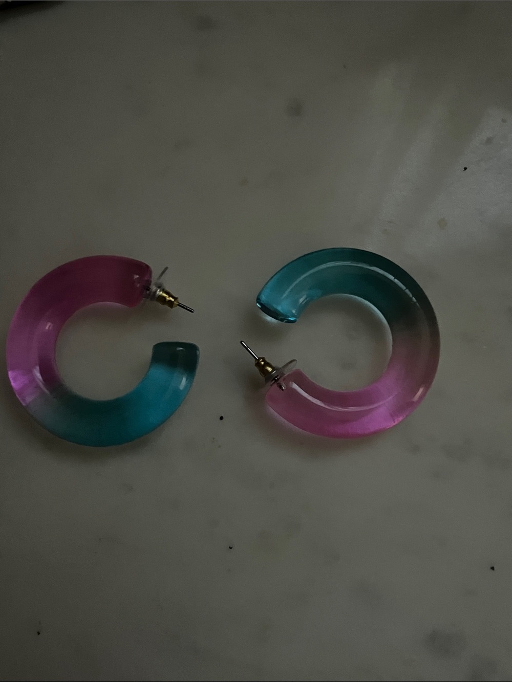 Pink and blue ombre chunky acrylic hoop earrings.